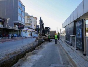 Büyükşehir Belediyesi Varsak’ta eski içme suyu hattını yeniliyor