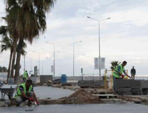 Konyaaltı Sahili’nde hummalı çalışma