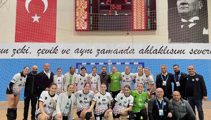 Konyaaltı Belediye Spor Kulübü Kadın Hentbol Takımı dolu dizgin