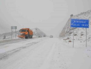 Antalya-Konya kara yolunda kar yağışı başladı