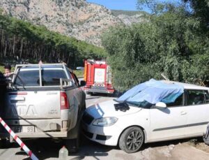 Piknik yolundaki feci kazada 1 kişi öldü, olay yerine koşan kızı gözyaşlarına boğuldu