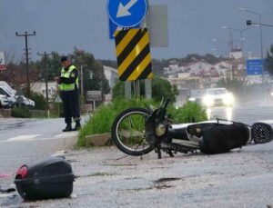 Motosiklet ile otomobil çarpıştı, kaza anı güvenlik kameralarına yansıdı: 1 yaralı