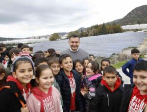 Alanya Belediyesi Güneş Enerji Santrali öğrencileri ağırladı