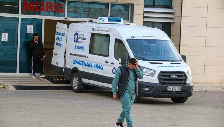 Antalya’da 3 çocuğunun annesini 17 bıçak darbesiyle hayattan koparan koca tutuklandı