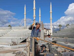 Kumluca Atatürk Stadyumu’nun kaba inşaatı yüzde 85 tamamlandı