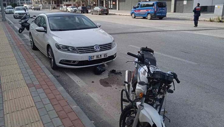 Alanya’da devrilen motosiklet sürücüsü yaralandı