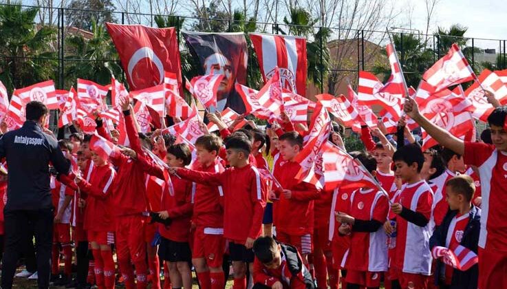 Antalyaspor Futbol Okulları Gelişim ve Kış Kampı tamamlandı
