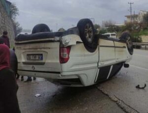 Antalya’da yağışlı hava kazayı beraberinde getirdi, kamyonet devrildi