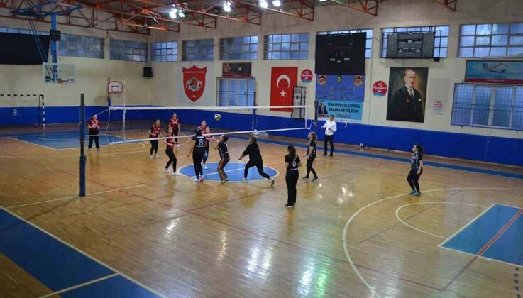 Alanya’da sağlıkçılar voleybol turnuvasında buluştu