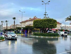 Alanya’daki trafik uygulamasında 12 araç trafikten men edildi