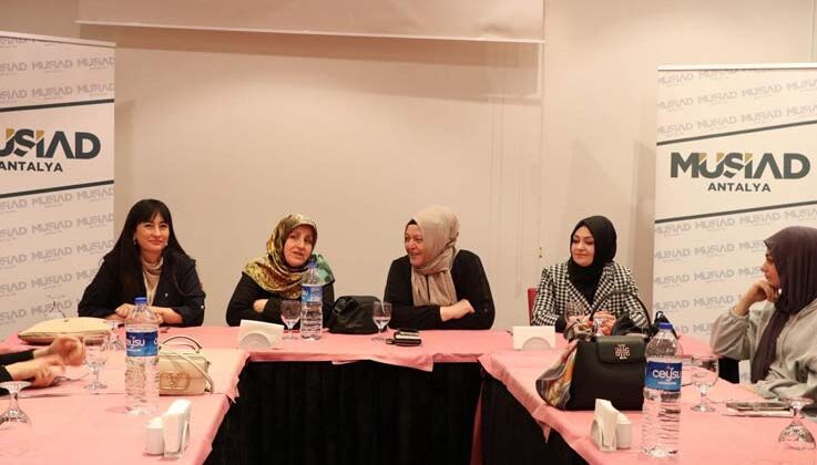 MÜSİAD Kadın Antalya üyelerinden ’Sevgi’ dolu etkinlik