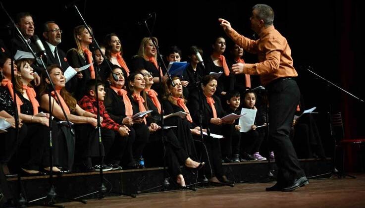 Manavgat Belediyesi TSM Korosu’ndan ‘Karışık Kaset’ Konseri