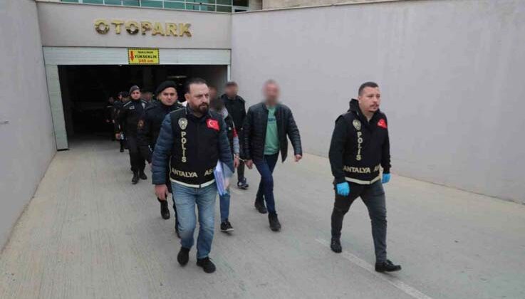 Antalya’da 92 aranan şahıs yakalandı