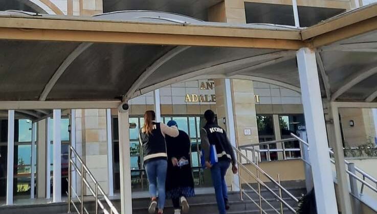 Antalya’da 6 kişiyi dolandıran yabancı uyruklu sosyal medya fenomeni yurt dışına kaçarken yakalandı