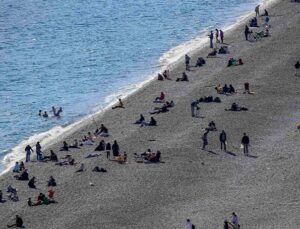 Yurdun dört bir yanında kar, Antalya’da yaz