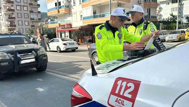 Alanya’da 386 araç ve sürücüye 1 milyon 64 bin lira para cezası