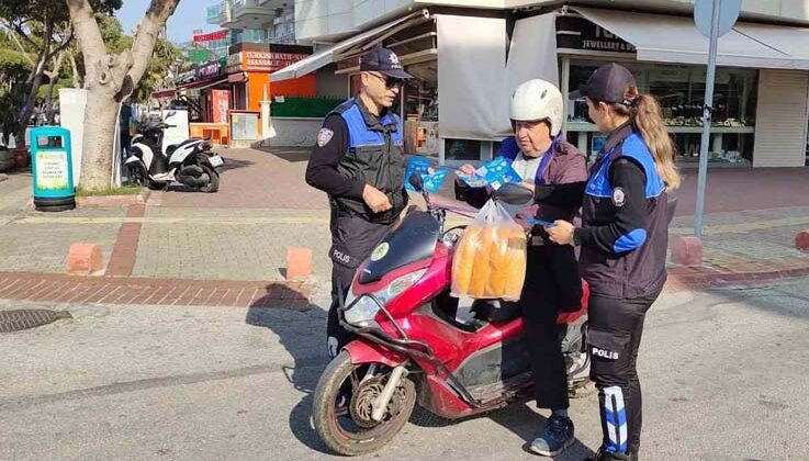 Alanya’da polisten motosiklet sürücülerine bilgilendirme