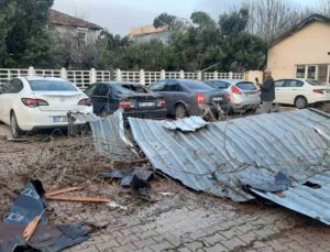 Hortum sebebiyle üzerine güneş paneli düşen otomobildeki çocuk yaralandı