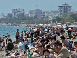 Antalya’da İstanbul’u aratmayan tatil yoğunluğu