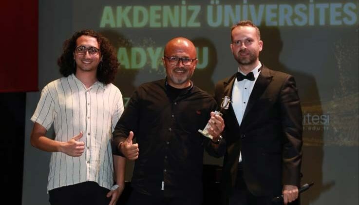 AKDENİZUNIFM en iyi üniversite radyosu seçildi