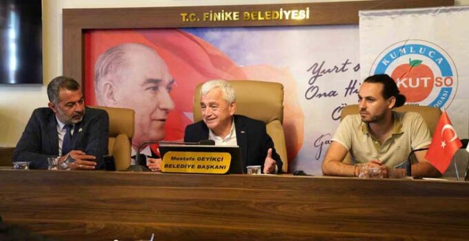 Finike Belediye Başkanı Geyikçi, gençlere projelerini anlattı