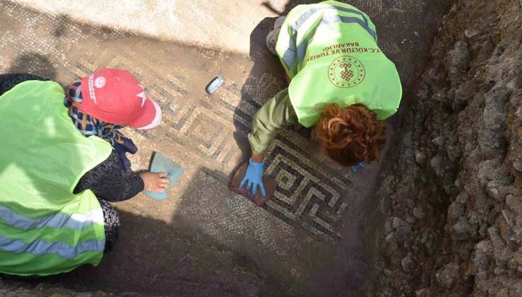 Side Antik Kenti’nde tarihi mozaik zemin keşfedildi