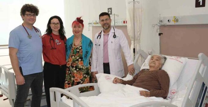 Şehir Hastanesi’nde ’’TAVI’’ girişimsel tedavi yöntemi ile hastanın kalbine yeni bir kalp kapağı yerleştirildi