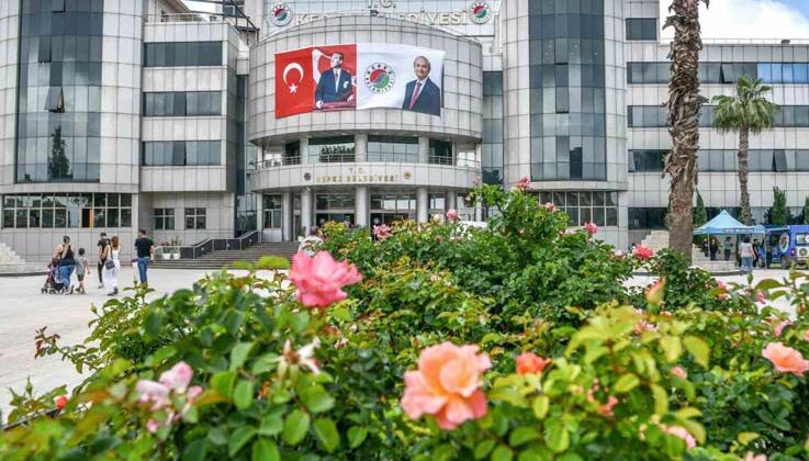 Kepez Belediyesi Atatürk Anıtı’nı bakıma aldı