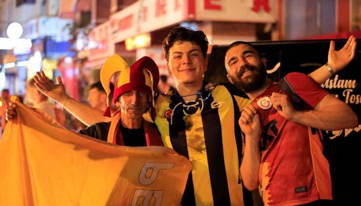 Antalya’da kutlamalara damga vuran dostluk görüntüsü