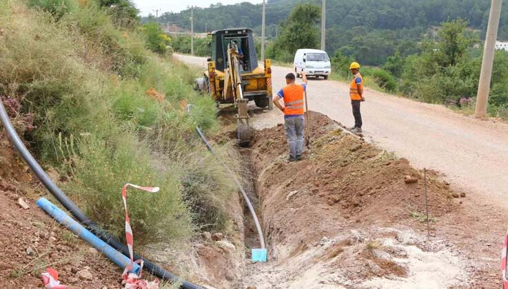 Kumluca’nın kırsal mahallelerinde içme suyu hatları yenileniyor