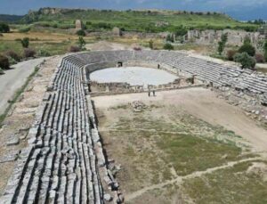 Gladyatör dövüşlerinin yapıldığı Perge Antik Kenti stadyumunun 5 bin kişilik kısmı açıldı