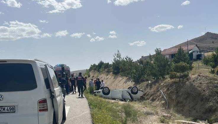 Otomobil çekici ile çarpışıp takla attı: 1 ölü, 1 yaralı