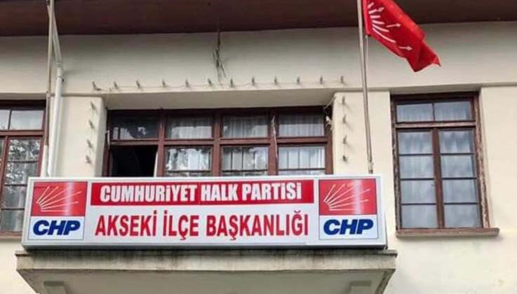 Akseki CHP yönetiminde 8 istifa