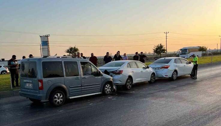 Antalya’da zincirleme kaza: 3 yaralı