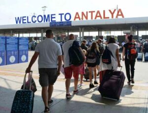 Antalya, 17 milyon yolcu beklentisini karşılayacak