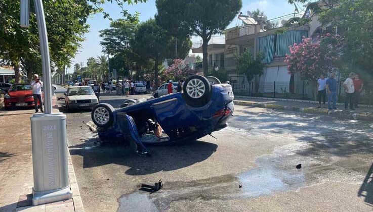 Otomobil park halindeki araçlara çarptı, ortalık savaş alanına döndü