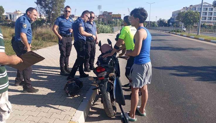 Motosiklet, köprü bariyerine çarptı: 2 yaralı