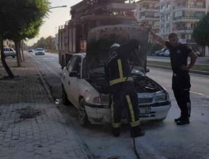 Seyir halendeyken yanan otomobil söndürüldü