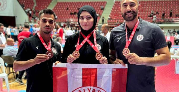 Antalyasporlu boksörler, Konya’da 4 madalya kazandı