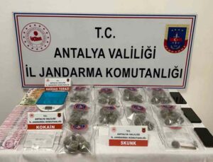 Jandarmanın nereden geldiğini anlayamadılar: Zehir tacirlerine baskın dron kamerasında