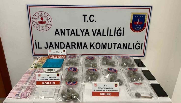 Jandarmanın nereden geldiğini anlayamadılar: Zehir tacirlerine baskın dron kamerasında