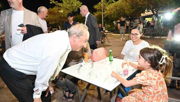 Sıcaktan bunalıp seyir terasına geldiler, istek ve taleplerini başkana ilettiler