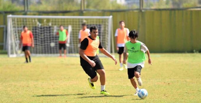 Konyaaltı’nda çocuklar spor yaparak hayatı öğreniyor