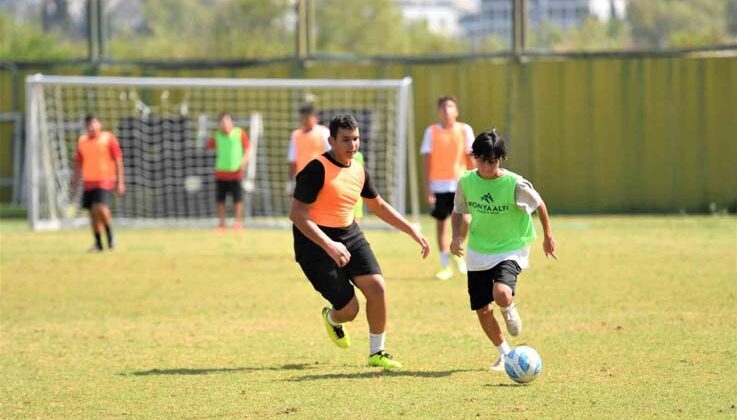 Konyaaltı’nda çocuklar spor yaparak hayatı öğreniyor