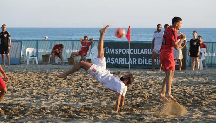 Kumda şampiyon Alanya Belediyespor oldu