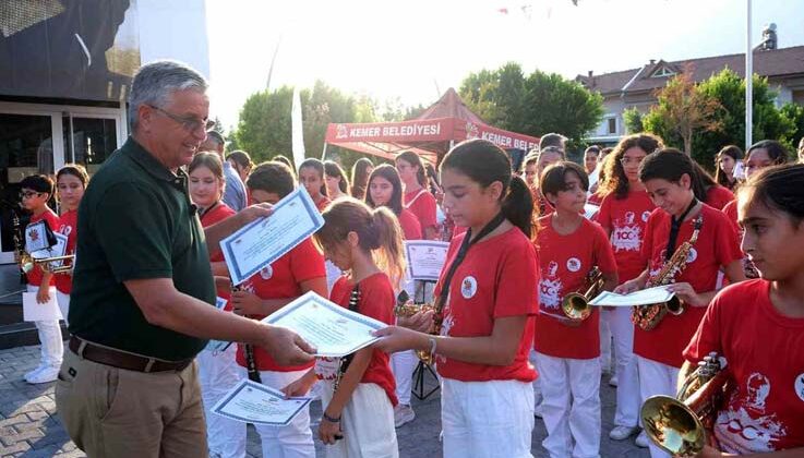 Kemer’de kursiyerler sertifikalarını aldı