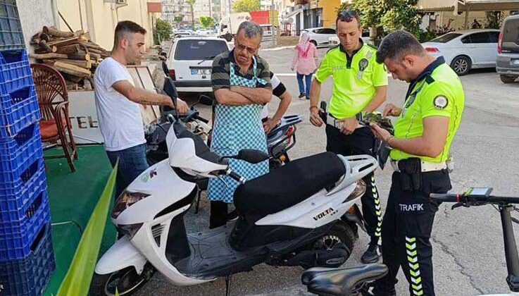 Elektrikli bisiklet ile hafif ticari araç çarpıştı:1 yaralı