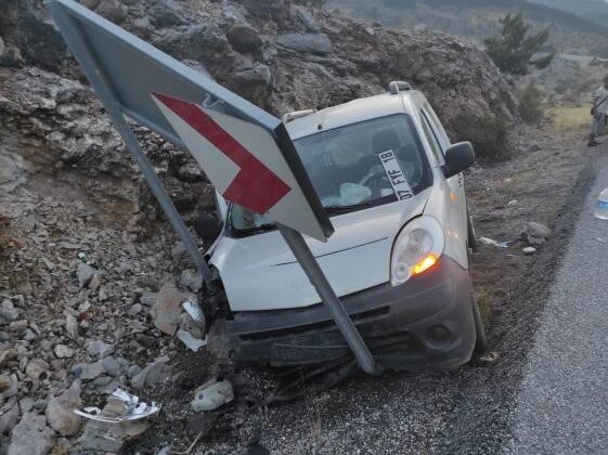 Antalya’da trafik kazası: 2 yaralı