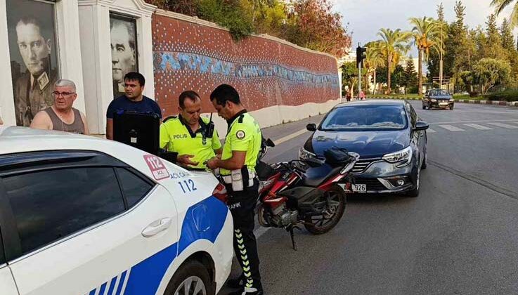 Motosiklet ile otomobil çarpıştı: 1 yaralı