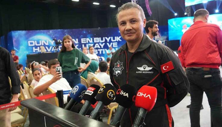 Uzaya çıkan ilk Türk Astronot Gezeravcı, Teknofest’te gençlerle buluştu